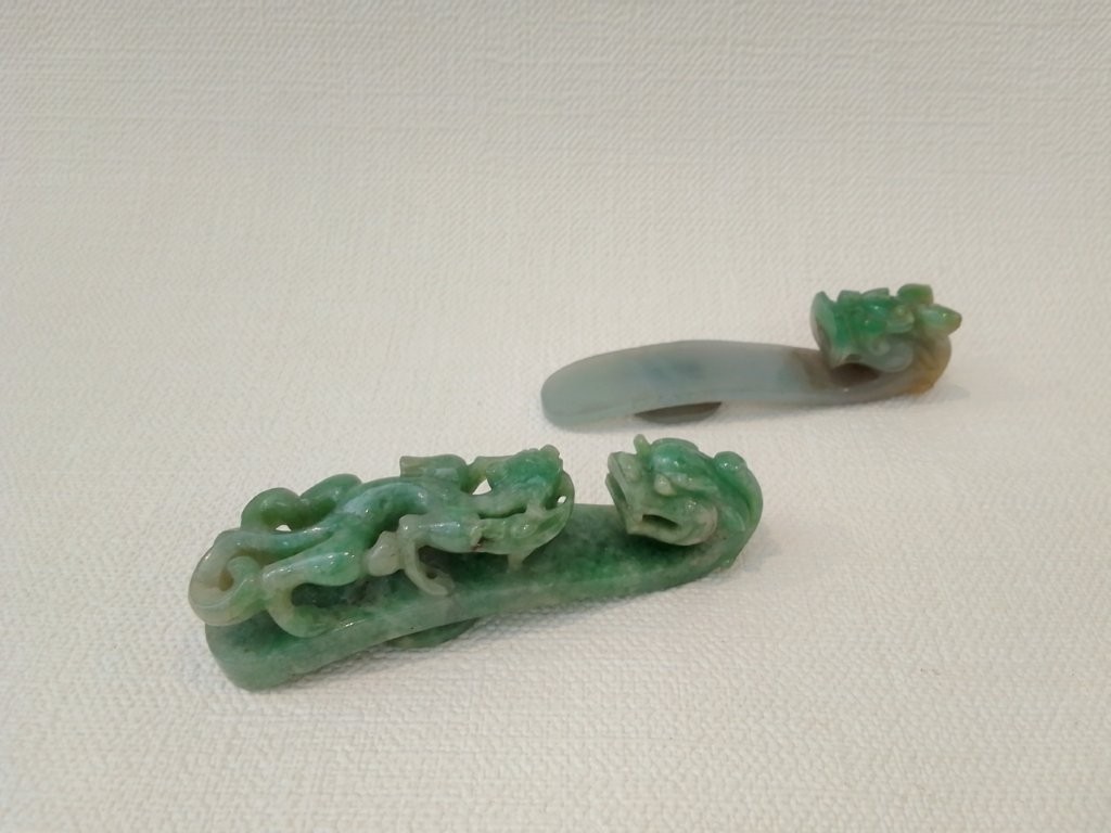翡翠玉製帯鉤筆架